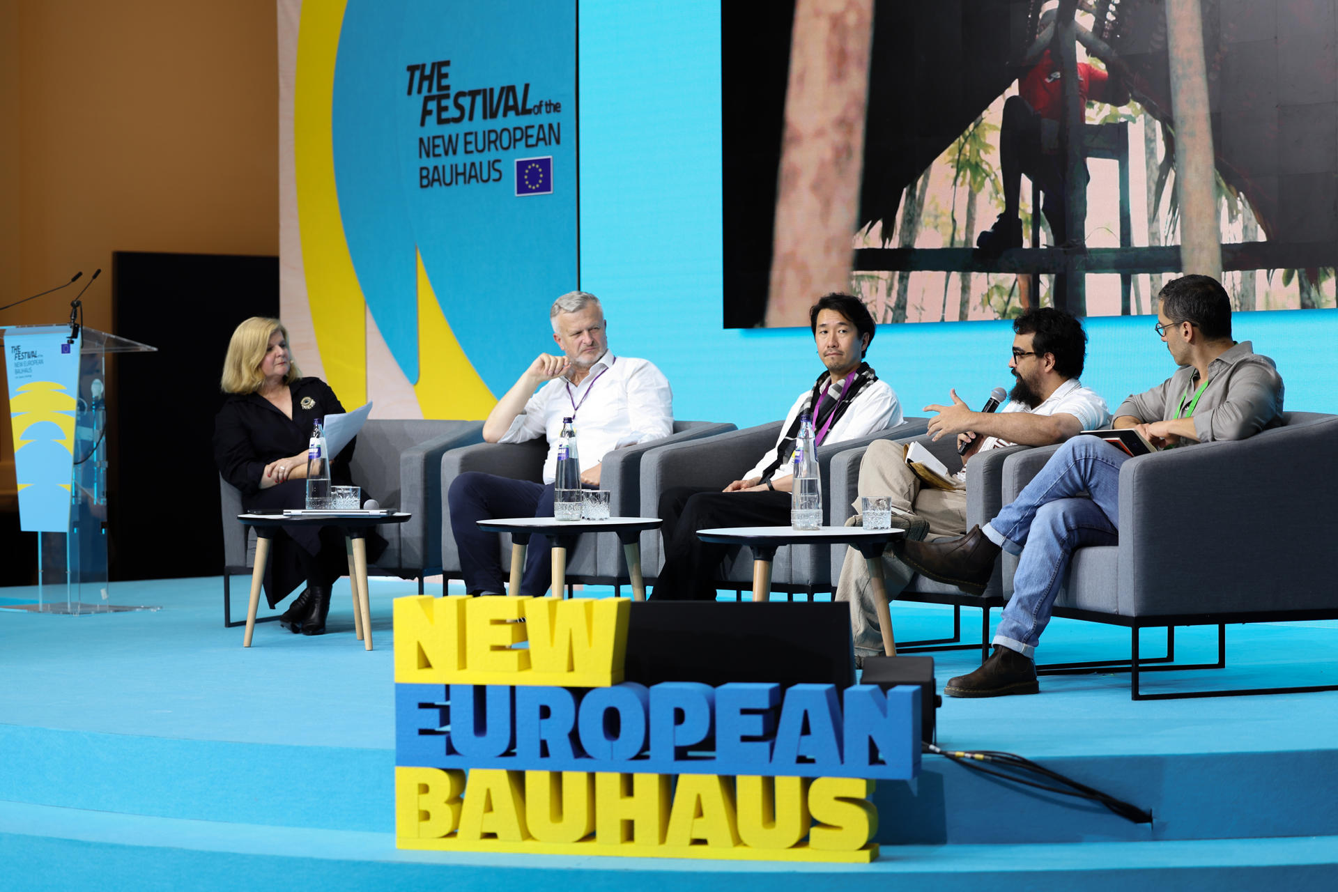 Conferencia durante la tercera edición del festival New European Bauhaus (NEB) que se celebra en Bruselas, Bélgica. EFE/Laia Ros