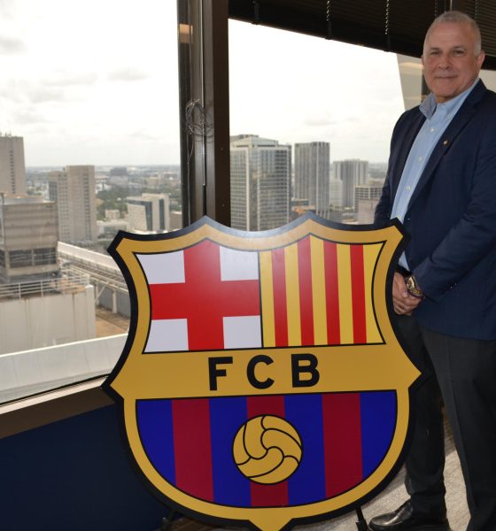 El director general del FC Barcelona para las Américas, Bryan Bachner, posa en la nueva sede del Club Barcelona este martes, en Miami (Estados Unidos). EFE/ Antoni Belchi
