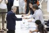Florentino Pérez vota en las elecciones a la presidencia del Real Madrid, este domingo, en el pabellón de baloncesto de la Ciudad Deportiva Valdebebas. Los socios del club toman este domingo la palabra para elegir, 20 años después de las últimas elecciones con más de un candidato, entre la continuidad de Florentino Pérez, con Mourinho, Konaté, Dumfries y un fichaje de 150 millones de euros como reclamo, o el cambio que postula Enrique Riquelme, con Haaland, Rodri y Klopp en su oferta. EFE/ Rodrigo Jiménez
