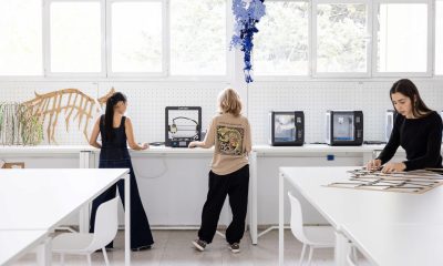 El Centro Superior de Diseño de Moda, adscrito a la Universidad Politécnica de Madrid (UPM) y que imparte grado, doctorado y máster a los futuros talentos del diseño, celebra sus 40 años en una nueva ubicación, en el histórico edificio que tiene la universidad en el parque del Retiro. EFE