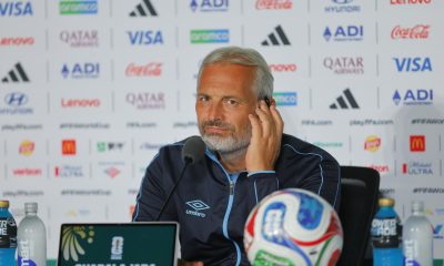 El seleccionador de RD Congo, Sébastien Desabre, reacciona durante una rueda de prensa este lunes, previo al partido frente a Colombia en Guadalajara (México). EFE/ Francisco Guasco