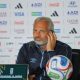 El seleccionador de RD Congo, Sébastien Desabre, reacciona durante una rueda de prensa este lunes, previo al partido frente a Colombia en Guadalajara (México). EFE/ Francisco Guasco