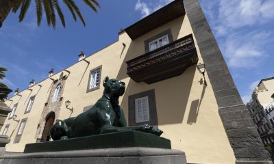 Imagen del Palacio Episcopal de Las Palmas de Gran Canaria, situado frente a la catedral de Santa Ana, donde pernocta el papa León XIV en su visita a Canarias. EFE/ Quique Curbelo