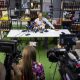Gabriel José Quero Navas, hermano de Víctor Quero Navas, habla durante una rueda de prensa este miércoles, en la sede de la ONG Foro Penal en Caracas (Venezuela). EFE/ Miguel Gutiérrez