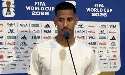 William Saliba, jugador de Francia habla en la zona mixta después del partido del grupo I del Mundial 2026 ante Senegal en Nueva Jersey. EFE/Jan Téllez Asensio