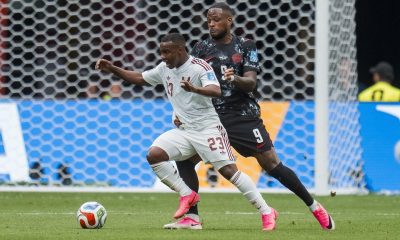 Fotografía del centrocampista catarí Assim Madibo (i), durante un partido disputado por su equipo contra Canadá el pasado 18 de junio. EFE/BOB FRID