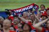 Aficionados de Noruega, durante el partido que su selección disputó este martes contra Irak. EFE/GREG M. COOPER
