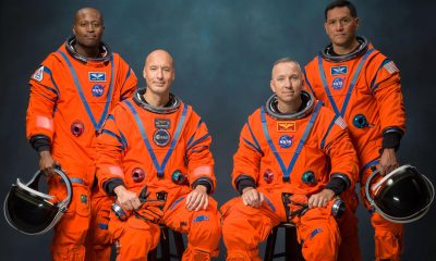 Fotografía cedida por la NASA de los integrantes de la tripulación de la misión Artemis III, de izquierda a derecha, Andre Douglas, Luca Parmitano, Randy Bresnik, y Frank Rubio. EFE/Bill Stafford/NASA /SOLO USO EDITORIAL /NO VENTAS /SOLO DISPONIBLE PARA ILUSTRAR LA NOTICIA QUE ACOMPAÑA /CRÉDITO OBLIGATORIO