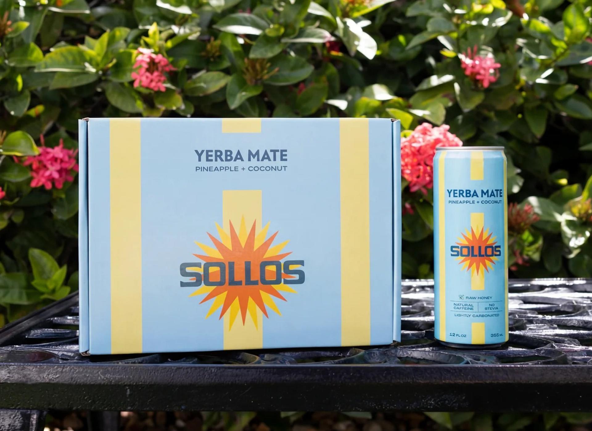 Imagen de una caja de marca de bebidas de yerba mate SOLLOS, lanzada por Barron Trump, el hijo menor del presidente estadounidense, Donald Trump, e inspirada en la palabra Sol en español, que sale con un precio de 39 dólares por un paquete de 12 latas. EFE/Sollos /SOLO USO EDITORIAL /NO VENTAS /SOLO DISPONIBLE PARA ILUSTRAR LA NOTICIA QUE ACOMPAÑA /CRÉDITO OBLIGATORIO