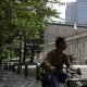 TOKIO (Japón), 16/06/2026.- Transeúntes pasan frente a la sede del Banco de Japón (BOJ) en Tokio, Japón, el 16 de junio de 2026.
EFE/EPA/FRANCK ROBICHON
