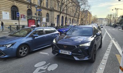 PARÍS (FRANCIA), .- Fotografía de archivo de varios coches que circulan por una calle de París. EFE/ Edgar Sapiña Manchado