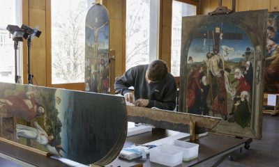 - La restauración del Tríptico del Descendimiento de la Cruz: limpieza del pegamento de la junta. El "Tríptico del Descendimiento de la Cruz", obra del pintor de la escuela primitiva flamenca Dieric Bouts, será devuelto en los próximos días a la Catedral de Granada después de una restauración de tres años en Bélgica que ha servido para devolverle su aspecto original. Por primera vez en más de cinco siglos, en junio de 2023, el cuadro abandonó la Capilla Real del templo granadino y puso rumbo a Bruselas, donde la Unidad de Imagen Científica del Real Instituto de Patrimonio Cultural belga (KIK-IRPA) le realizó un examen preliminar, según explicó a EFE este centro. EFE/ © CC-BY KIK-IRPA, Bruselas SOLO USO EDITORIAL SOLO DISPONIBLE PARA ILUSTRAR LA NOTICIA QUE ACOMPAÑA (CRÉDITO OBLIGATORIO)