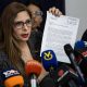 La diputada de la Asamblea Nacional Nora Bracho habla durante una rueda de prensa del Grupo Parlamentario Libertad este lunes, en Caracas (Venezuela). EFE/ Ronald Peña