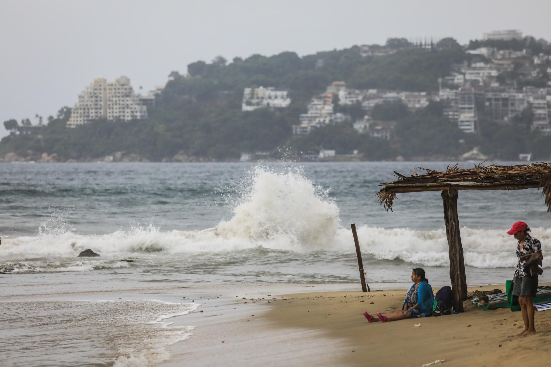 La tormenta tropical Boris tocó tierra la madrugada de este martes entre los sureños estados de Guerrero y Oaxaca, por lo que mantendrá lluvias muy fuertes en el sur y oeste del país, informó el Servicio Meteorológico Nacional (SMN). Fotografía de archivo. EFE/David Guzmán