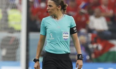 La árbitra francesa Stéphanie Frappart dirigió el partido entre Costa Rica y Alemania en el estadio Al Bait en Jor del Mundial de Catar 2022. EFE/ JJ Guillén