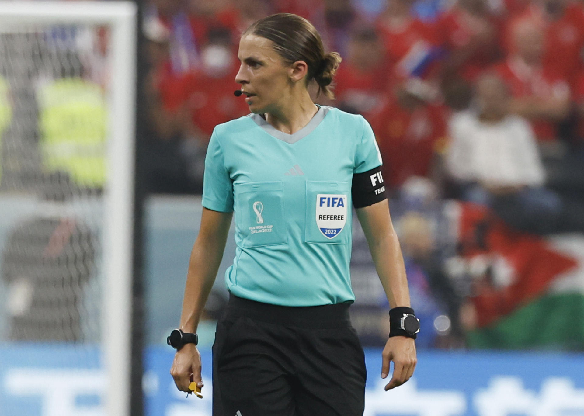 La árbitra francesa Stéphanie Frappart dirigió el partido entre Costa Rica y Alemania en el estadio Al Bait en Jor del Mundial de Catar 2022. EFE/ JJ Guillén
