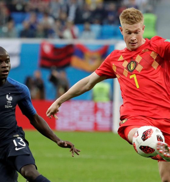 Fotografía de Sebastião Moreira, en la que puede verse en una imagen de archivo del 10 de julio de 2018 al internacional belga Kevin de Bruyne (d), durante un partido de su selección en el Mundial de Rusia. EFE *Sólo uso editorial*