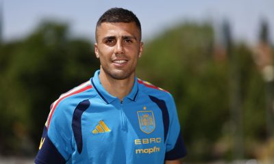 El centrocampista de la selección española, Rodri atiende a los periodistas durante el día abierto a los medios en la concentración de la selección con motivo de su partipación en el Mundial el pasado 1 de junio en la Ciudad del Fútbol de Las Rozas, Madrid. EFE/ Rodrigo Jiménez