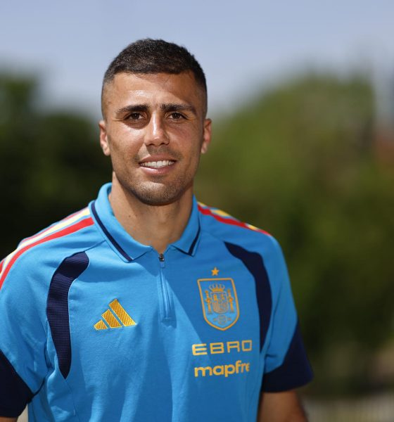 El centrocampista de la selección española, Rodri atiende a los periodistas durante el día abierto a los medios en la concentración de la selección con motivo de su partipación en el Mundial el pasado 1 de junio en la Ciudad del Fútbol de Las Rozas, Madrid. EFE/ Rodrigo Jiménez