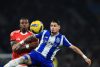 El jugador del Benfica Sidny Cabral (I) en una imagen de archivo de esta temporada. EFE/EPA/ESTELA SILVA