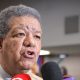 El expresidente de República Dominicana y jefe de la Misión de Observación Electoral de la OEA, Leonel Fernández, habla con periodistas en su visita al puesto de votación de Corferias durante la segunda vuelta de las elecciones presidenciales que elegirá a quien gobernará a Colombia en el periodo 2026-2030 este domingo, en Bogotá (Colombia). EFE/ Natalia Pedraza