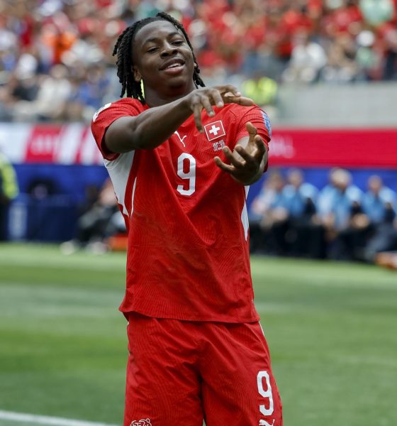 El suizo Johan Manzambi celebra tras marcar un gol durante el partido de la fase de grupos de la Copa Mundial de la FIFA 2026. EFE/EPA/PETER KLAUNZER