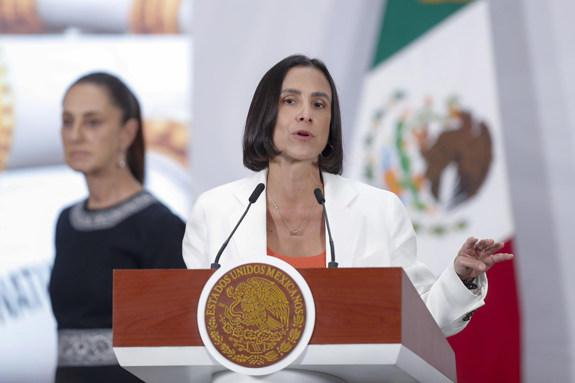 La secretaria de Energía, Luz Elena González, habla durante una rueda de prens en Palacio Nacional de Ciudad de México (México). Imagen de archivo. EFE/ Isaac Esquivel